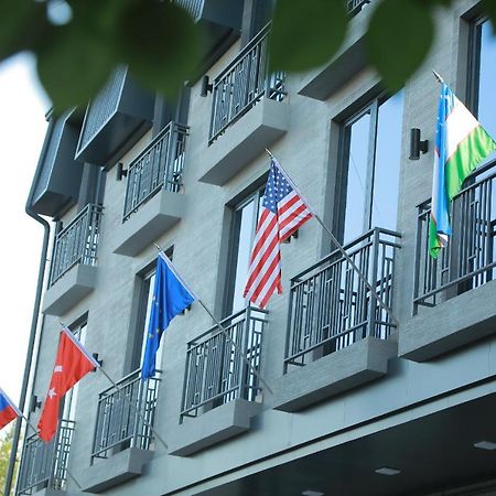 Human Hotel Tasjkent Exteriör bild