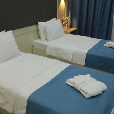 Human Hotel Tasjkent Exteriör bild
